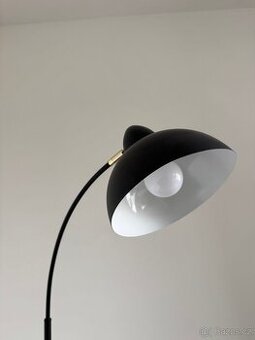 Stojací lampa
