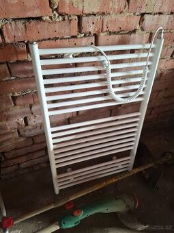 Elektricke topeni na stěnu