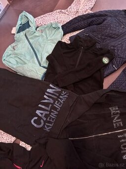 Prodám komplet oblečení, většinou značkové  cca 9let