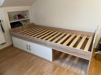 Postel s úložným prostorem