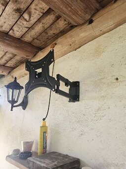 Nástěnný džák na tv