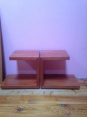 NOČNÍ STOLKY Z MASIVU