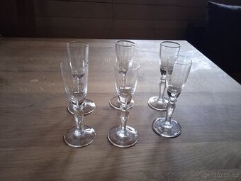 Skleničky na panáky