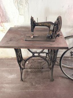 Prodám starý šicí stroj