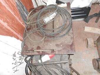 malá stolní cirkulárka