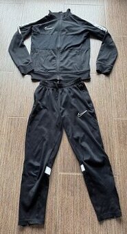 Funkční tepláková souprava Nike, vel. 134-147