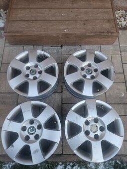 Alu kola  a zimní pneu octavia 2