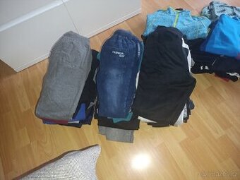 Chlapecké oblečení.