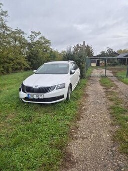 Osobní automobil škoda Octavia Combi