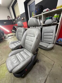 Superb 1 sedačky Laurin a Klement