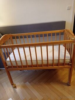 Přístavná postýlka