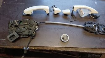 VW Golf VII r. 2016 kliky dveří, zámky