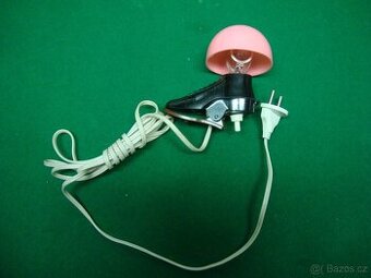 Malá bakelitová lampička fotbalová kopačka a míč rare svítí