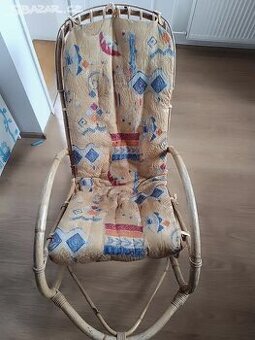 Ratanové houpací křeslo