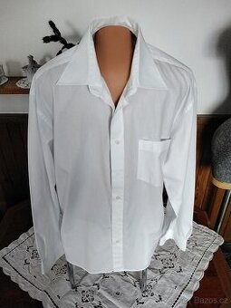 Nová bílá kosile