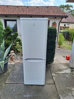 INDESIT-KOMBINACE LEDNICE +MRAZÁK