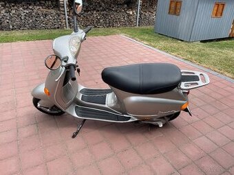 Vespa Piaggio ET4 125