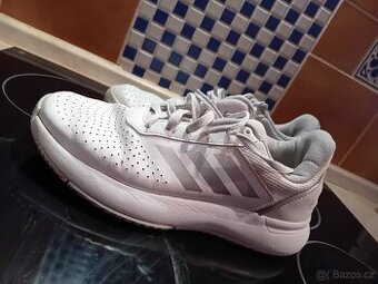 Bílé sportovní pohodlné tenisky Adidas, velikost 41