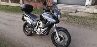 Honda Transalp XL-700-V po 1.majiteli, 24 t. km, jako nový