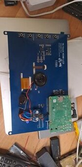 Raspberry Pi 4 - 2GB ram + LCD dotykový + nabijecka