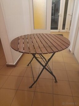 Zahradni stul a 2 zidle