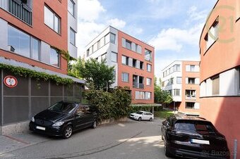 Nadstandardně prosvětlený byt 3+kk s garážovým stáním v p... - 1