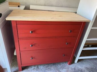 IKEA Hemnes komoda se 3 zásuvkami - červená