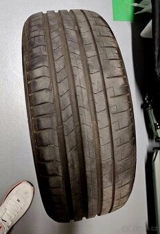 Letní pneu PIRELLI P ZERO (PZ4), prémiová třída.
