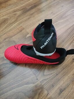 Kopačky Nike vel. 38( pocitově 37,5)
