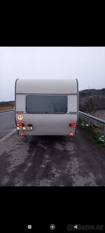 Karavan s předstanem