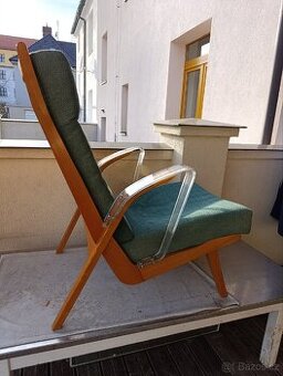 Retro křeslo Krasna Jizba ÚLUV plastové područky