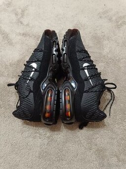 Nike air max plus - černý tkaničky