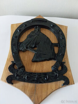 Železný věšák hlava koně s podkovou, 70tá léta