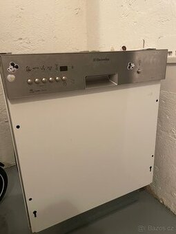 Myčka na nádobí Elektrolux