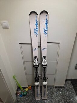 Sjezdové carvingové lyže Fischer v délce 150 cm