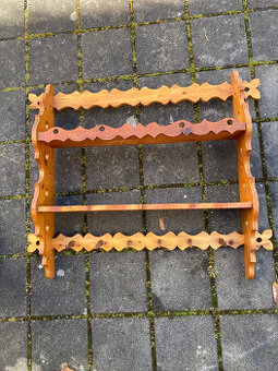 Polička dřevěná nástěnná vyřezávaná na nádobí 900 kč