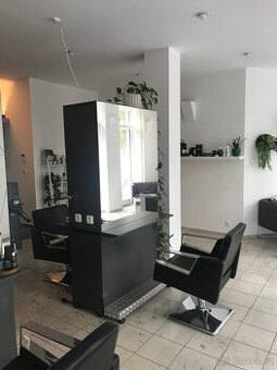 Pronájem kadeřnického pracoviště a prostoru pro manikúru - 1