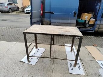 Stůl kovový