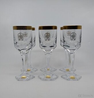 Skleničky Moser se státním znakem