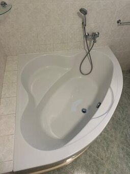 Rohová vana 140x140 s čelním panelem za odvoz