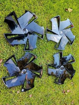 Poklice Volvo Aero pro alu EX30 r19 originál