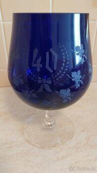 Modrá číše,váza, ozdobné láhve,skleněné džbány