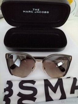 Sluneční brýle Prada s pouzdrem a hadříkem Marc Jacobs