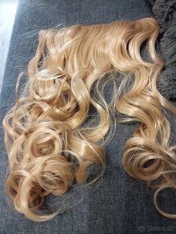 blond příčesky