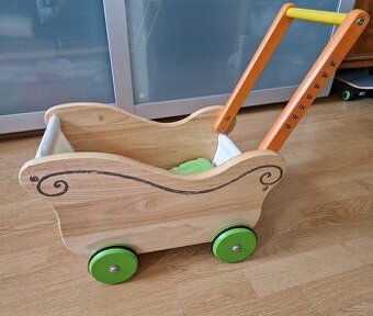 Dřevěný kočárek