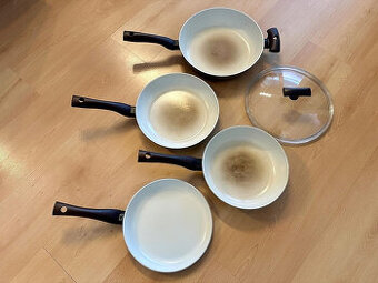 813 Pánev - kuchyňské pánve - sada pánví