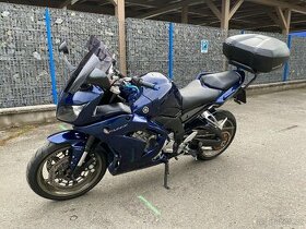 Yamaha FZ1 Fazer - 1