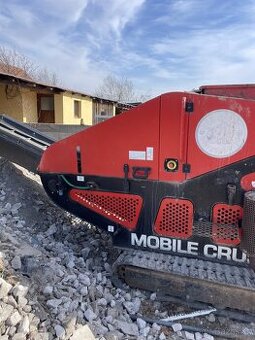 Red Rhino 5000 mobilní drtič