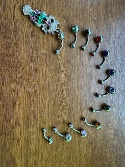 Piercingy do pupíku