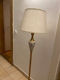 Stojací lampa